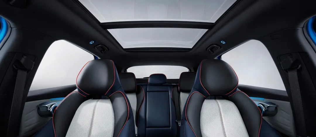 BYD ATTO 3 panoramic sunroof with sliding glass and sunshade
