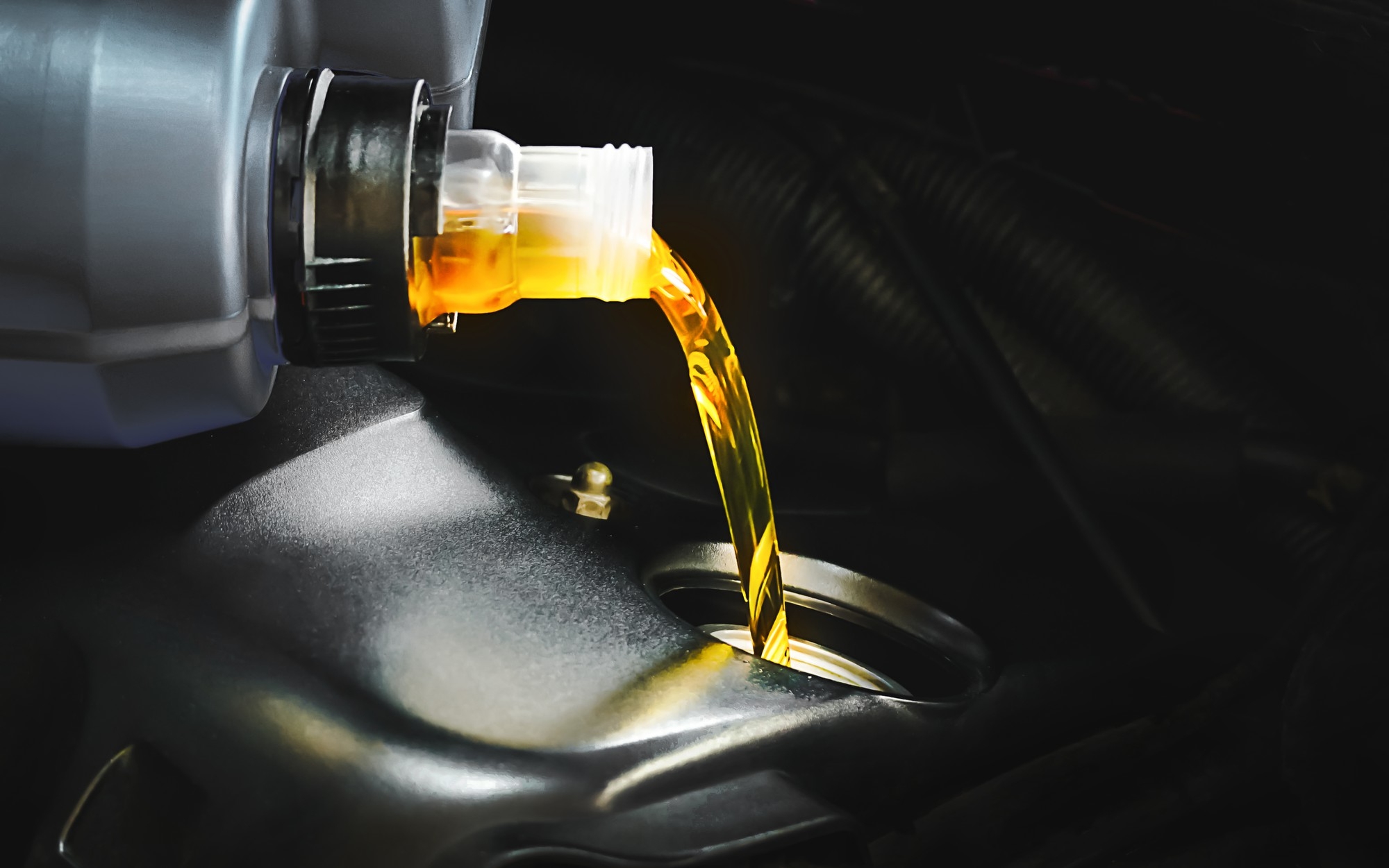 Engine Oil Grade Comparison: 5W-30 vs 10W-40 vs 20W-50 — Which Is Right for Your Fleet?
