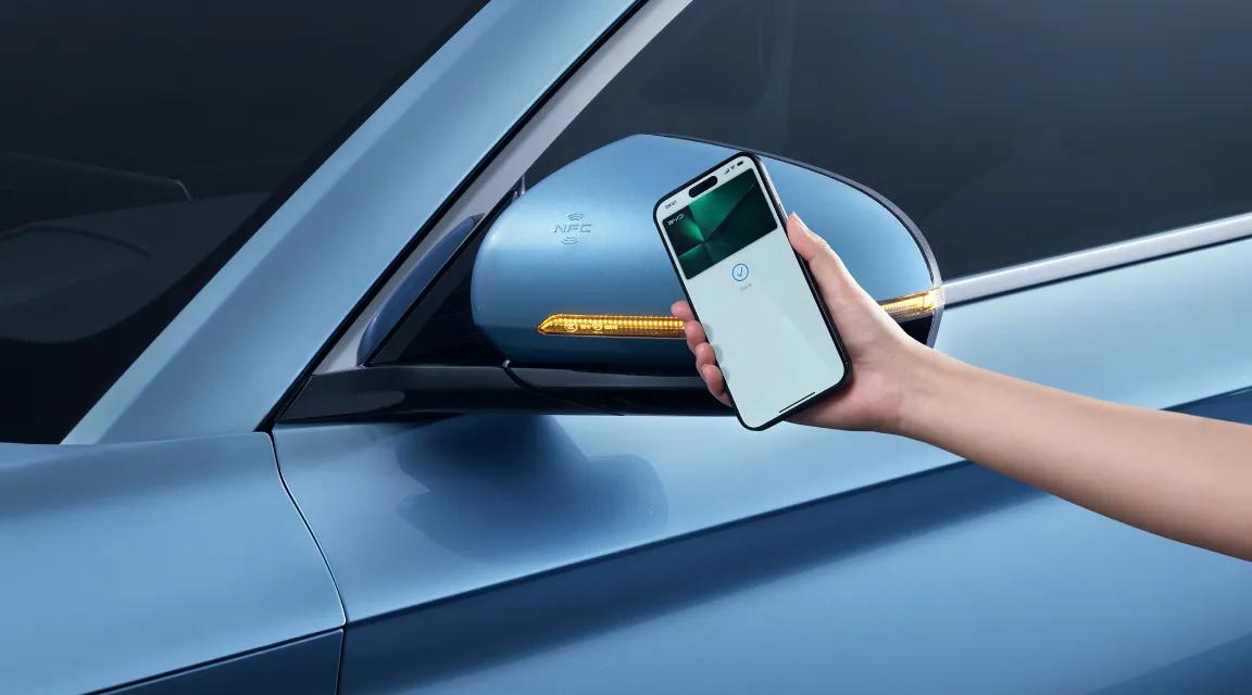 BYD SEAL U smart access — NFC keyless entry and remote climate control via app | France AJ Group