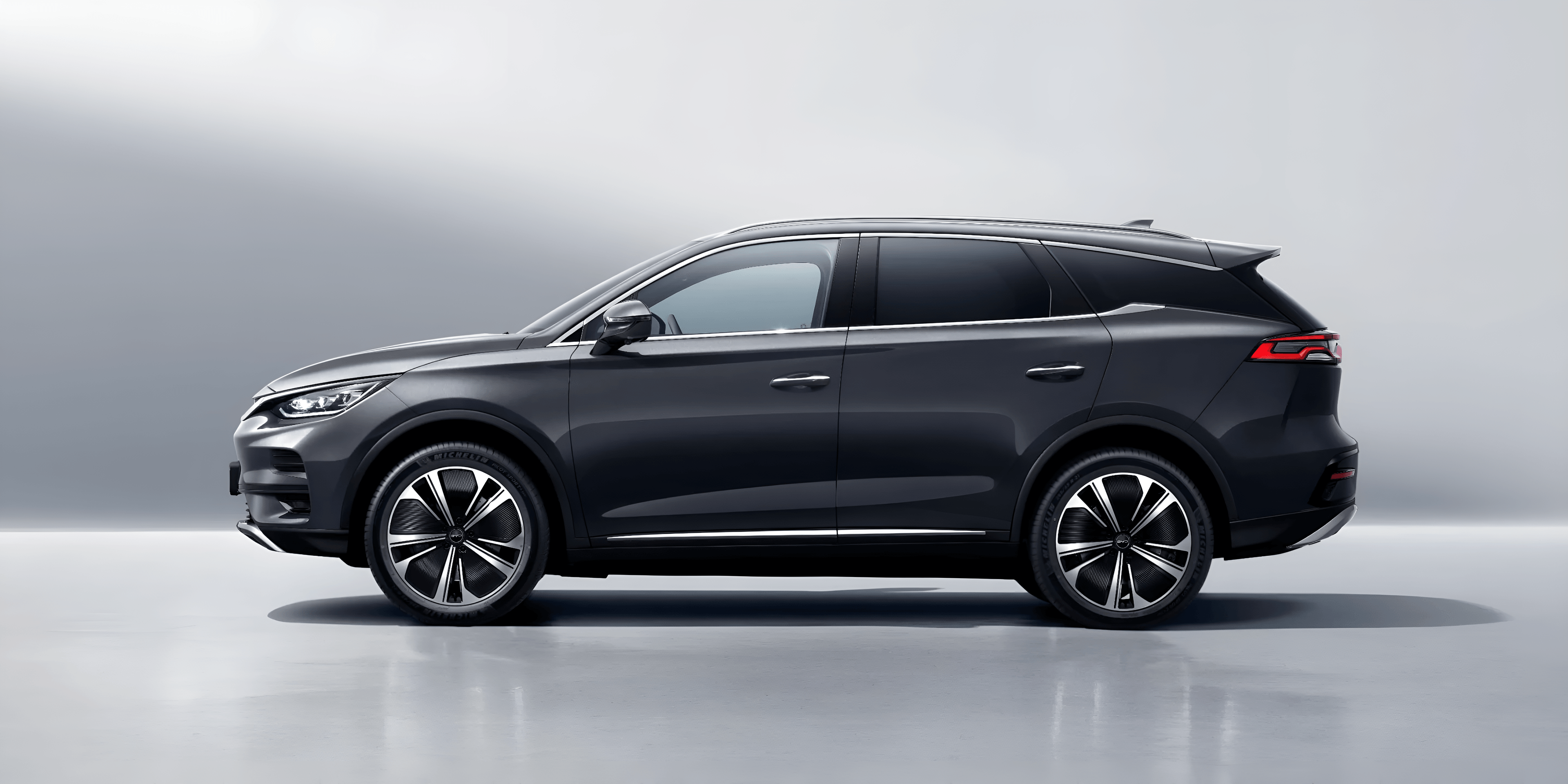 BYD TANG exterior — dragon face design with flowing lines and 21-inch alloy wheels | France AJ Group